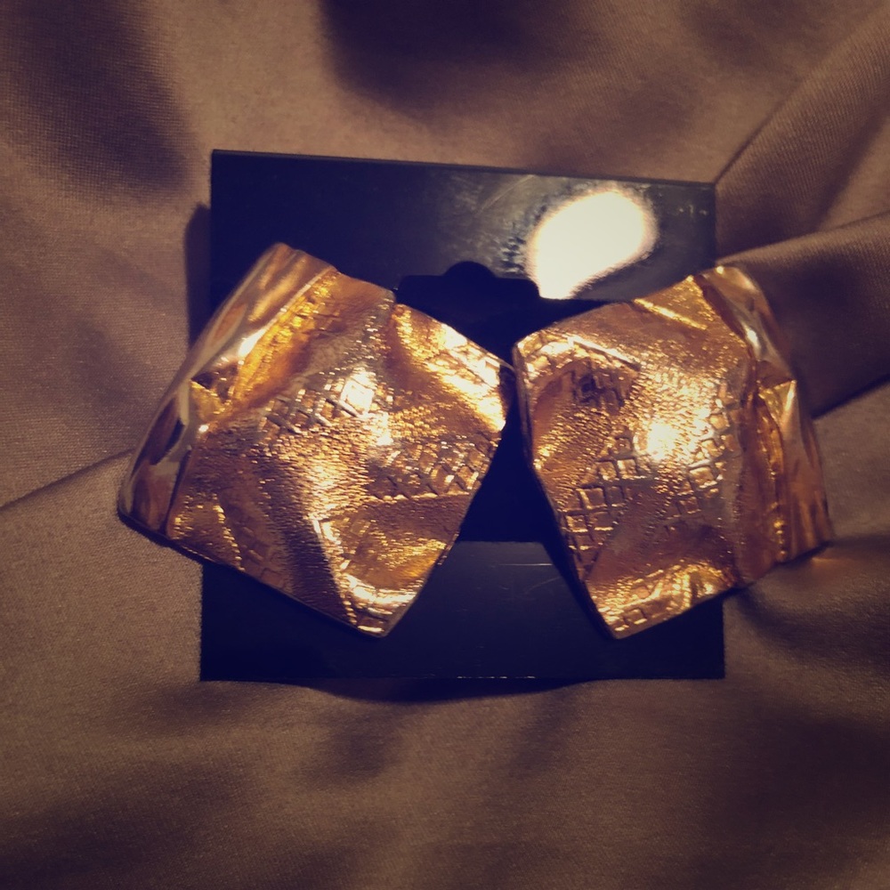 Vogue earrings